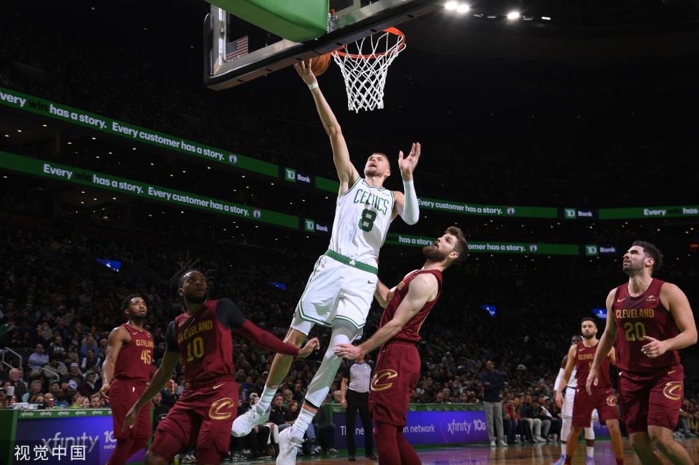 足球场上一 足球场上一